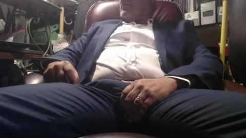 marrieddad19751975 online show from July 11, 2:39 am