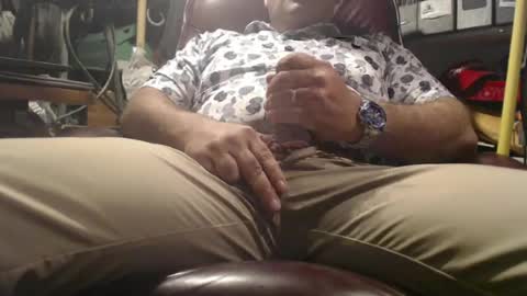 marrieddad19751975 online show from July 24, 7:39 pm