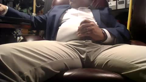 marrieddad19751975 online show from August 3, 2:29 am