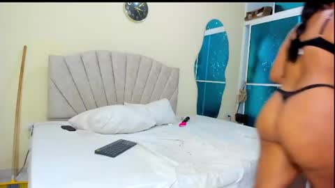 marsmith_1 online show from August 7, 3:39 am