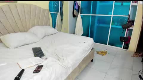 marsmith_1 online show from August 15, 12:14 am