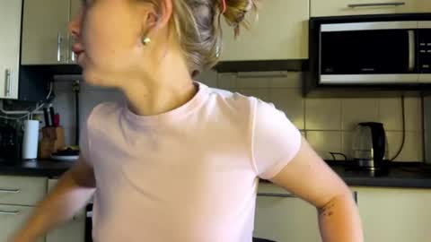 Marta online show from August 8, 1:22 pm