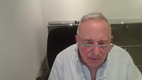 martin_1947 online show from May 22, 7:38 pm