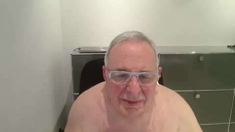 martin_1947 online show from June 6, 8:25 pm