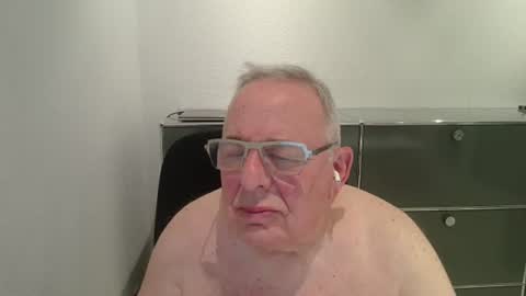 martin_1947 online show from June 13, 9:01 pm