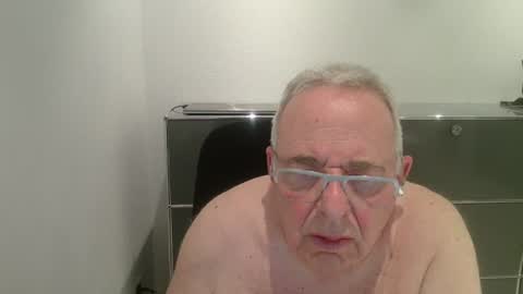 martin_1947 online show from June 29, 8:44 pm