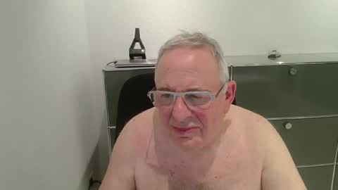martin_1947 online show from July 3, 11:18 pm