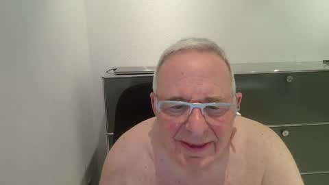 martin_1947 online show from July 28, 9:21 pm