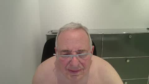 martin_1947 online show from August 3, 7:43 pm