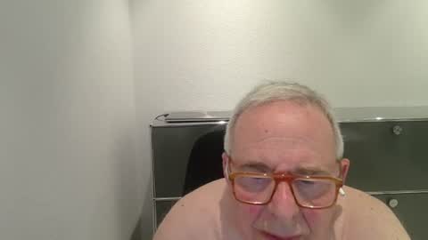 martin_1947 online show from August 10, 8:43 pm