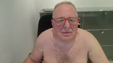 martin_1947 online show from August 12, 9:39 pm