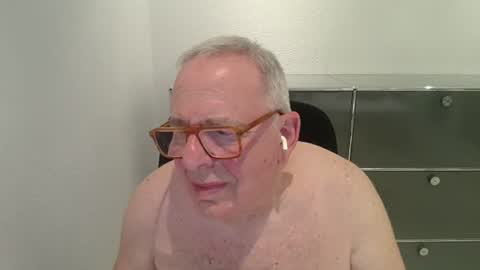 martin_1947 online show from August 13, 9:18 pm