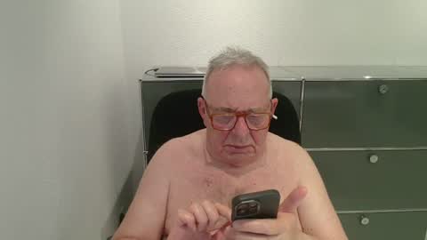 martin_1947 online show from August 14, 9:18 pm