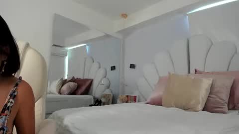 martinaa_roberts online show from August 6, 4:39 pm