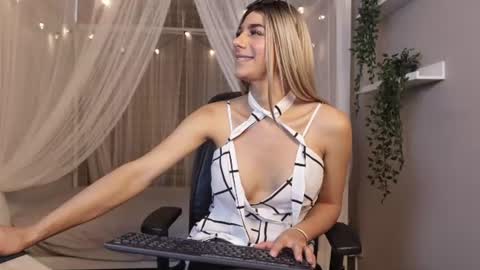 martinaa_rose online show from August 5, 5:22 pm