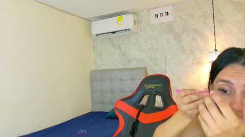 mary_0_ online show from August 8, 5:46 pm