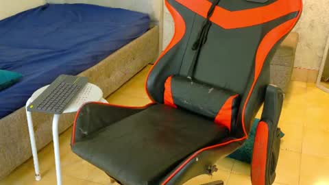 mary_0_ online show from August 9, 5:25 pm