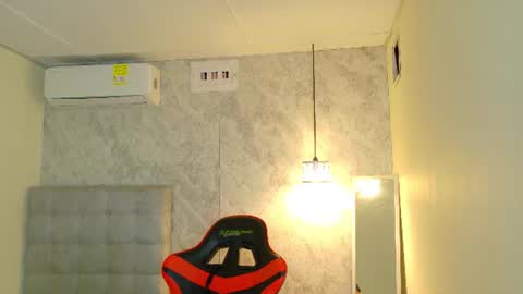 mary_0_ online show from August 10, 1:12 pm