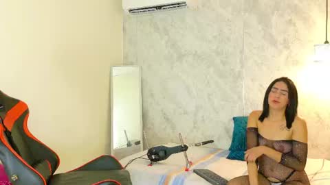 mary_0_ online show from August 13, 3:59 pm