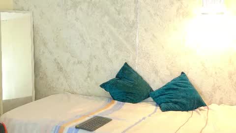 mary_0_ online show from August 13, 5:49 pm