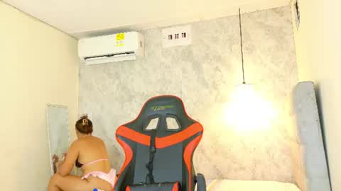 mary_0_ online show from August 15, 11:58 am