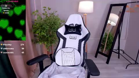 mary__bailey online show from August 6, 4:33 am