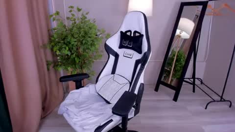 mary__bailey online show from August 7, 4:56 am