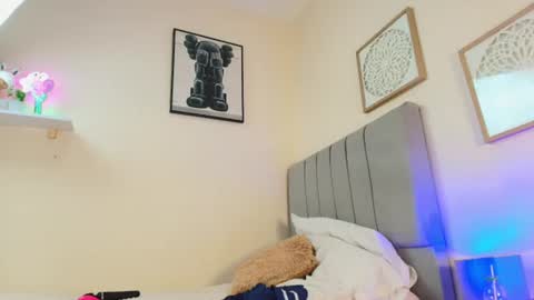 mary_cute9 online show from August 14, 5:27 pm