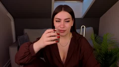 Mary Forest online show from August 7, 10:26 am