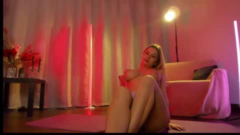 Julia online show from June 5, 9:53 pm