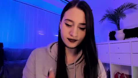 Mary online show from August 11, 1:57 pm
