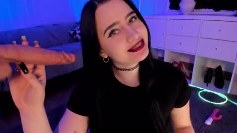 Mary online show from August 13, 12:52 pm