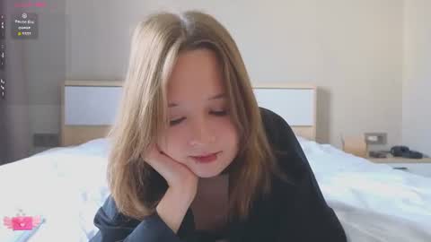 mary_u online show from August 6, 1:32 pm