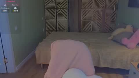 mary_u online show from August 13, 9:34 am