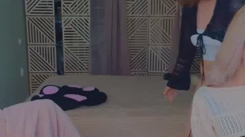 mary_u online show from August 15, 4:27 am
