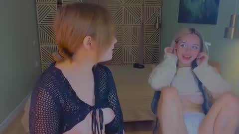 mary_u online show from August 15, 6:39 am