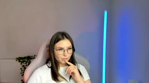 Alice online show from August 5, 12:25 pm
