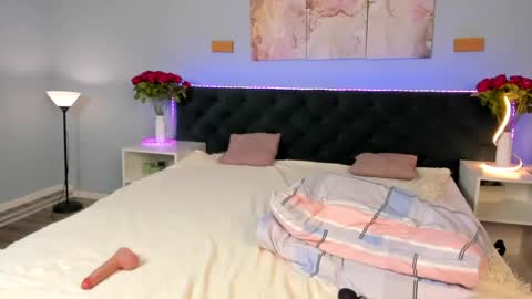 Mary online show from August 15, 1:48 pm