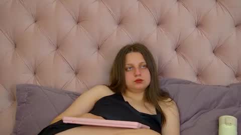 MaryMarmont online show from August 12, 6:49 am