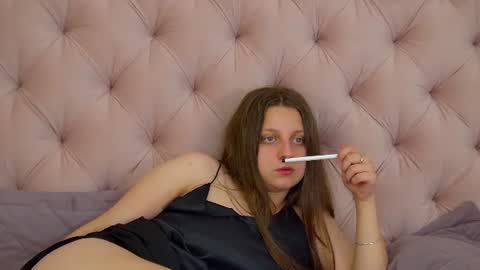 MaryMarmont online show from August 12, 2:41 pm