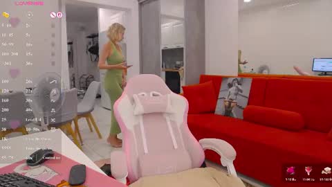 Mary online show from August 8, 7:58 pm