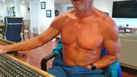 mascmuscle49 online show from August 12, 7:38 pm