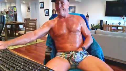 mascmuscle49 online show from August 18, 12:05 am