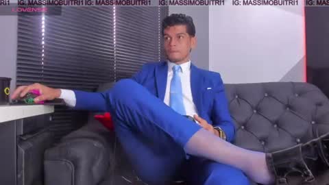 I am Massimo online show from August 3, 1:51 pm