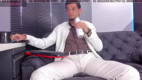 I am Massimo online show from August 12, 3:14 pm