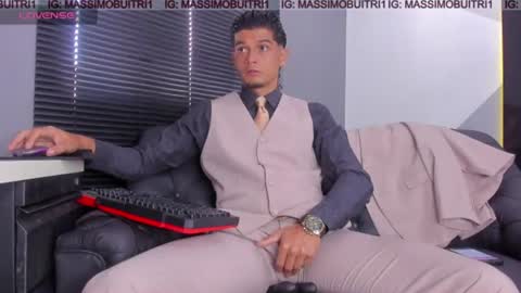 I am Massimo online show from August 14, 2:32 pm