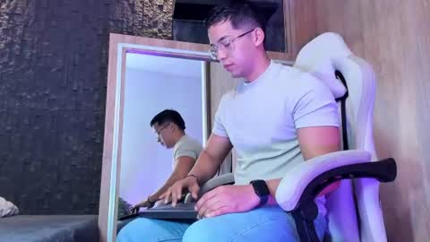 matias_strong1 online show from August 13, 11:35 am