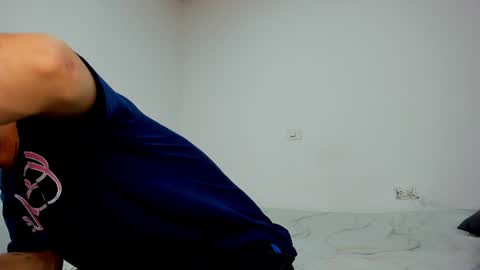 mattdevon7 online show from August 4, 3:25 am