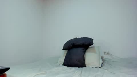 mattdevon7 online show from August 6, 4:33 am