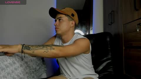 mattiwsmorris_ online show from May 7, 8:21 pm
